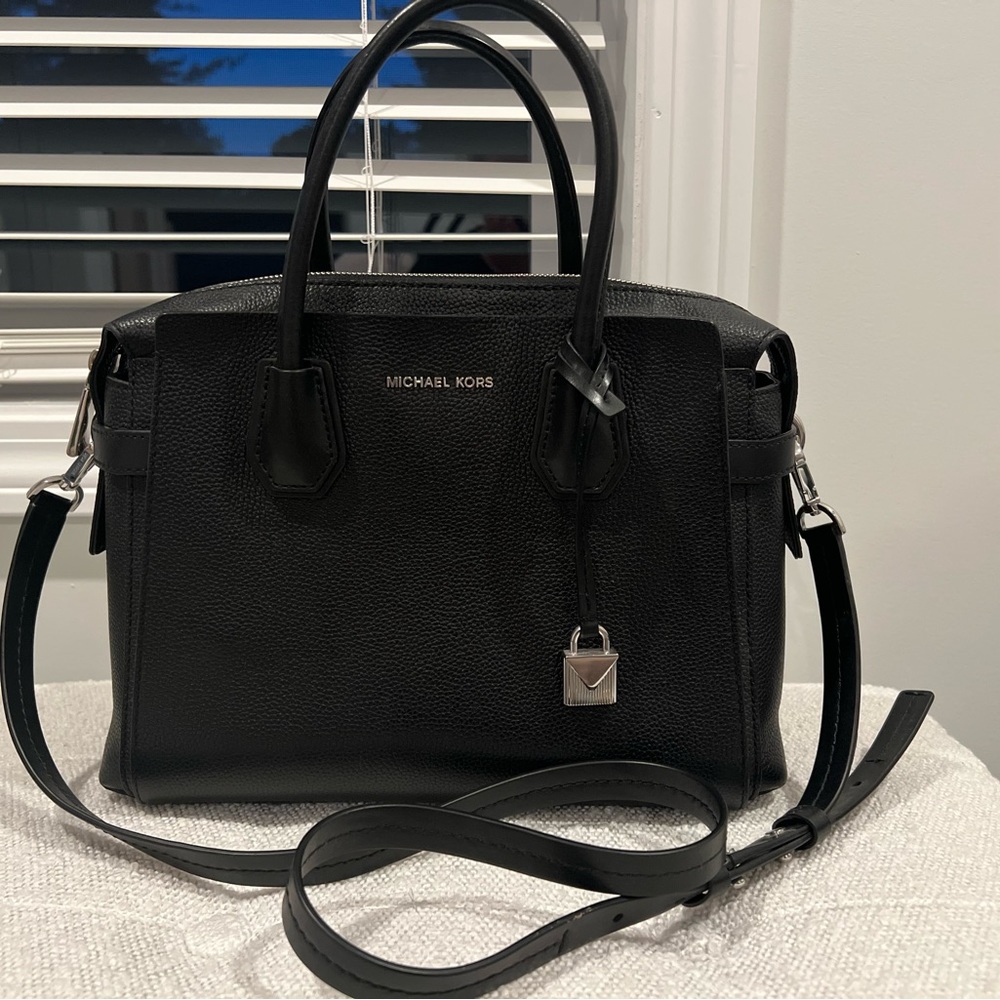 Black leather Michael Kors shoulder bag